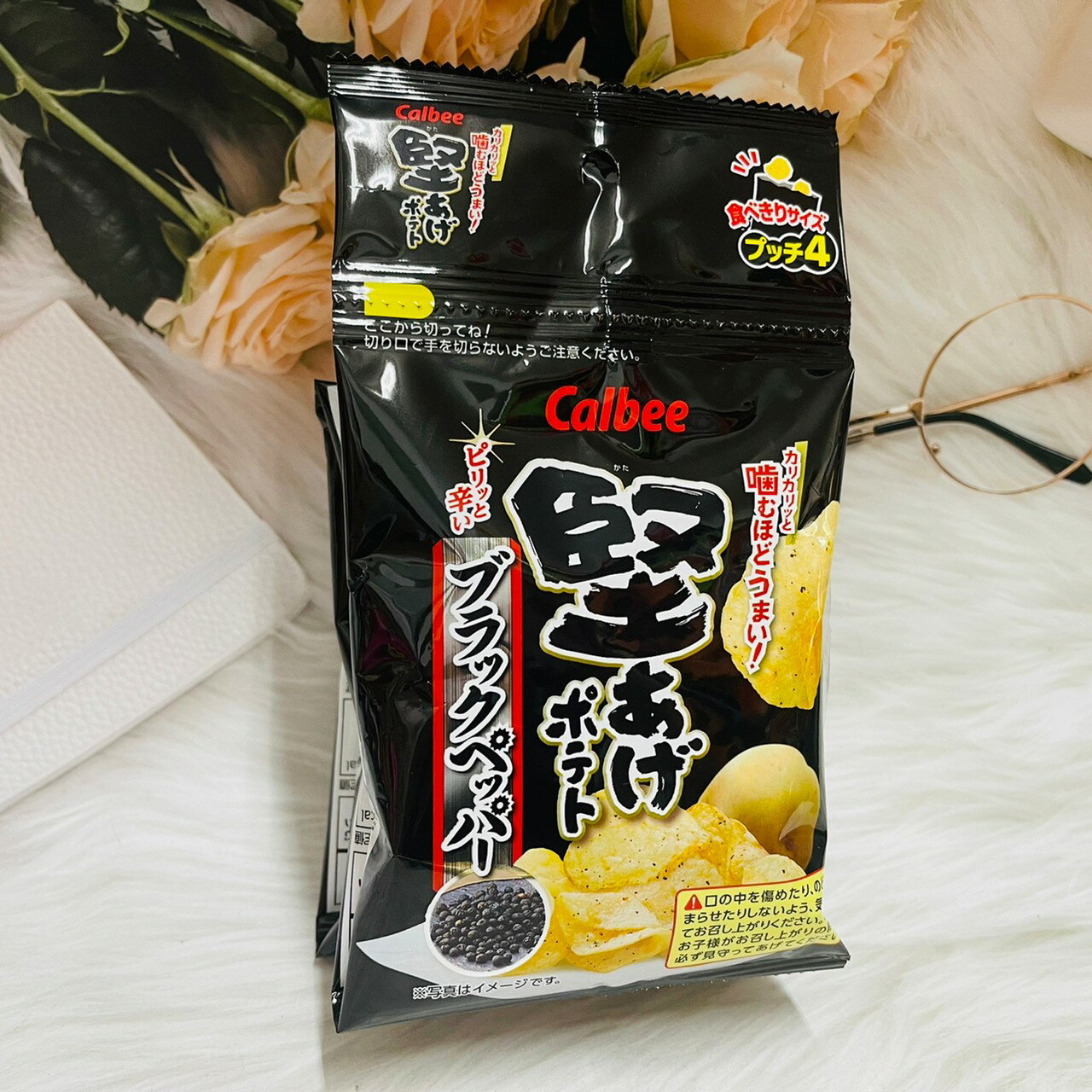 日本 Calbee 卡樂比 四連洋芋片 黑胡椒風味 60g 四連餅乾｜全店$199免運