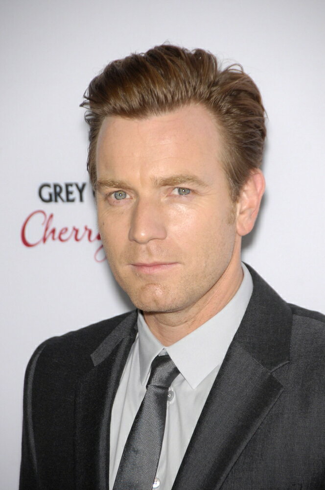 Posterazzi Ewan Mcgregor At Arrivals For The Impossible Premiere 