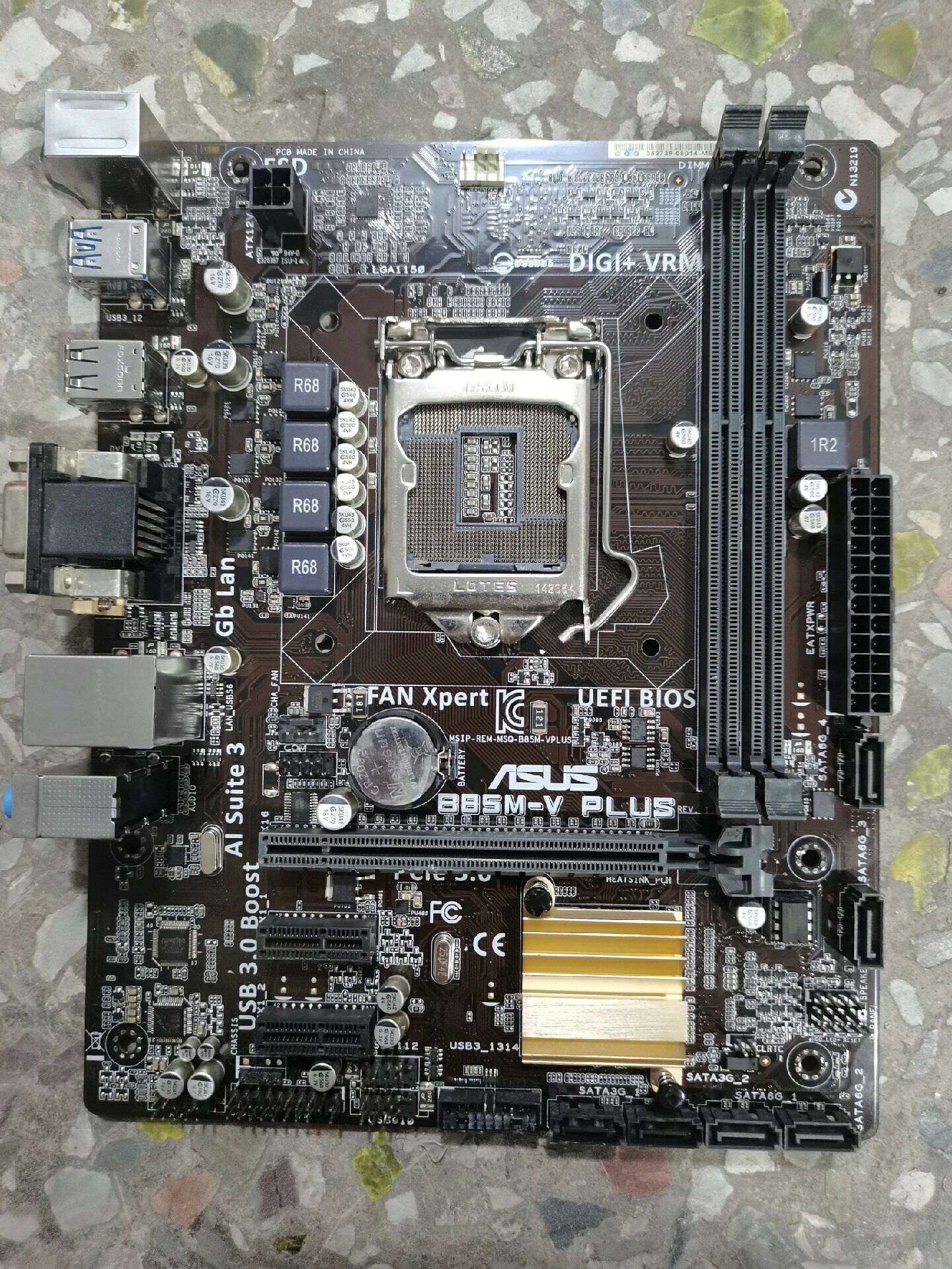 華碩B85M-V PLUS 主機板 含檔板 測試全好無暗疾 實物拍攝 店保一個月 電腦升級組裝