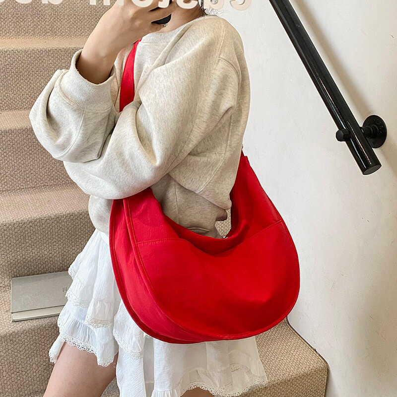 喜挖2店 小眾簡約休閒慵懶風大容量女包2025新款時尚尼龍布百搭單肩餃子包