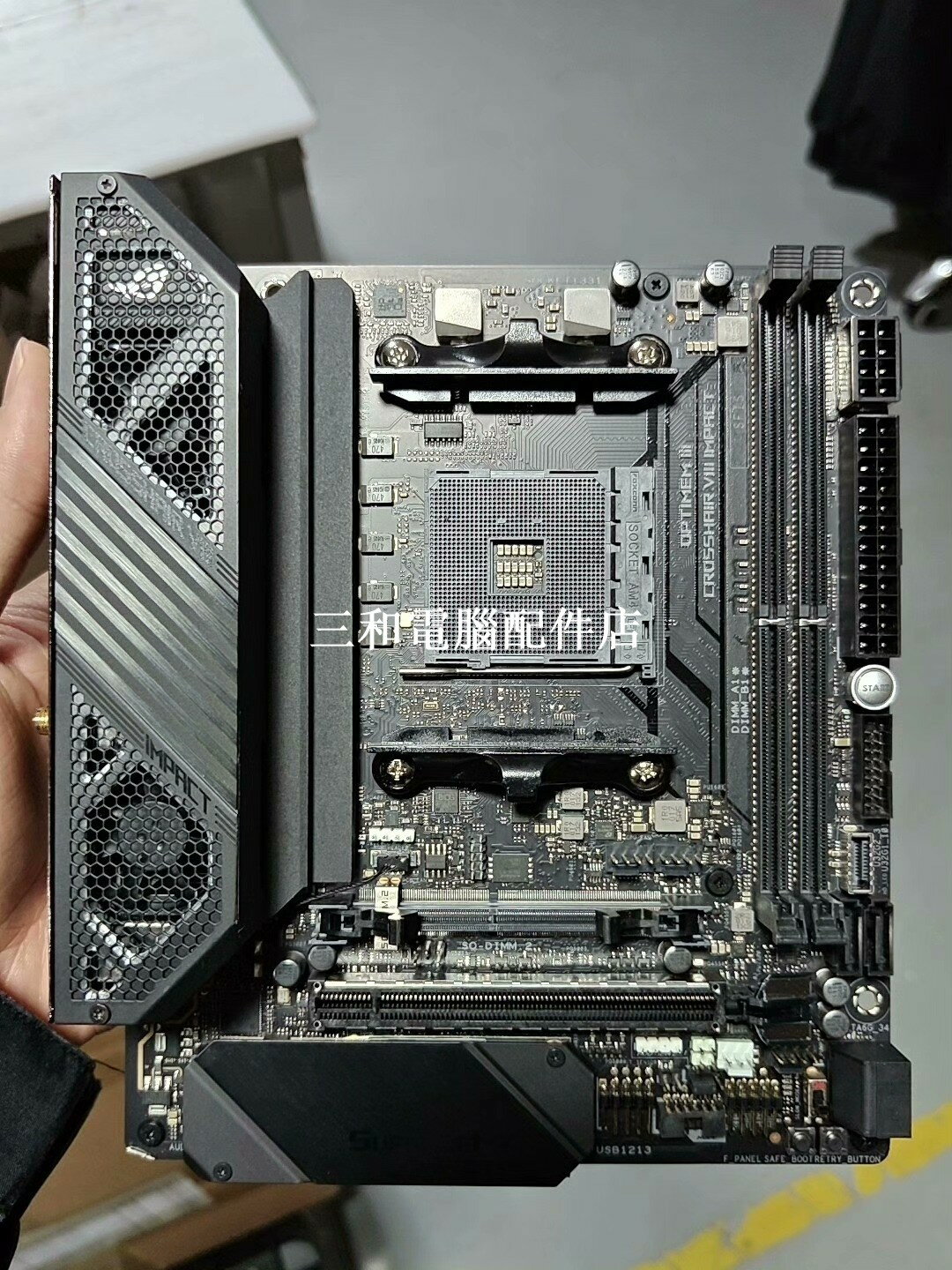 華碩 ROG CROSSHAIR VIII IMPACT 主機板 幾乎全新 外觀無損 勁能強大 支持 AMD AM4 DDR4 介面齊全
