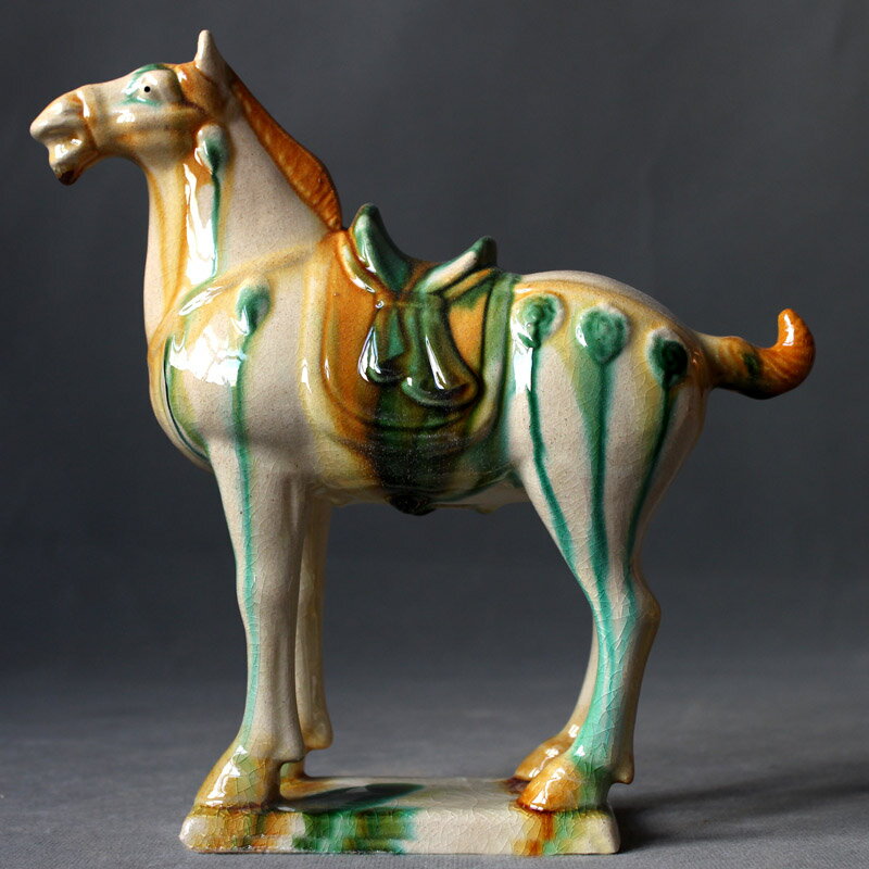 唐三彩、馬の置物、青華様指定 目に優しいインテリア 唐三彩 馬 置物 陶器 - メルカリ