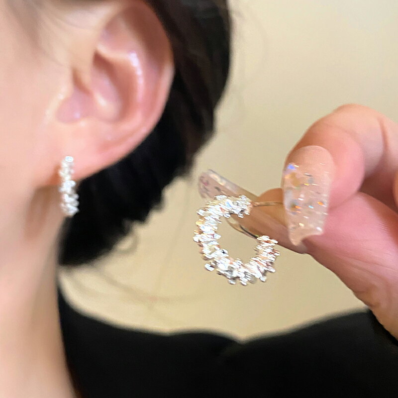 碎銀子金屬耳釘女秋冬小眾設計感高級耳環新款爆款氣質耳飾品