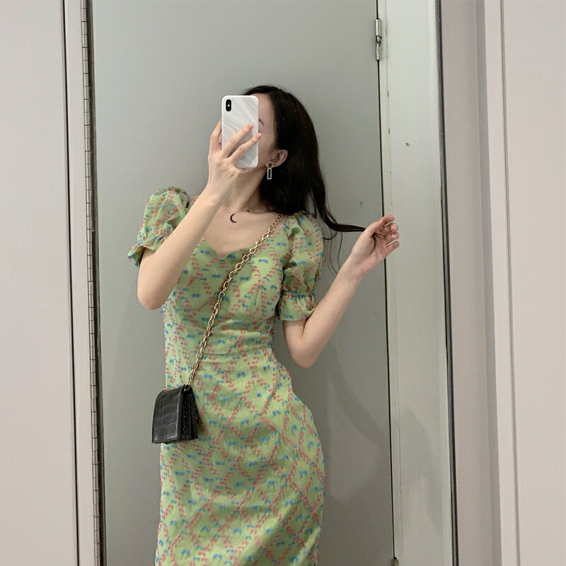 2022春夏季新款氣質法式桔梗溫柔風驚艷抹茶綠連衣裙女設計感小眾