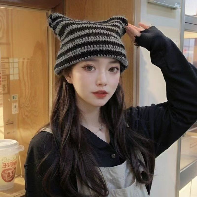 噁魔條紋針織帽子保暖秋冬毛綫帽韓版子女貓咪耳朵可愛頭帽新款秋冬女裝 秋冬裝