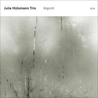 <br/><br/>  茱莉亞．荷斯曼三重奏：銘記 Julia Hulsmann Trio: Imprint (CD) 【ECM】<br/><br/>