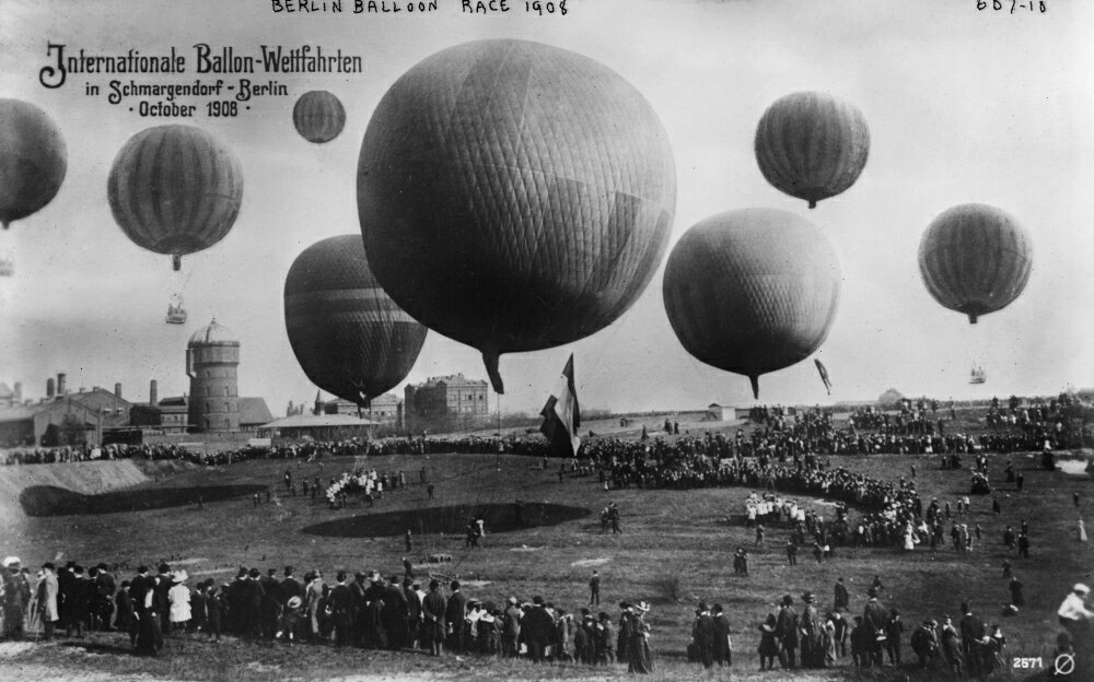 Posterazzi Berlin Balloon Race 1908 Na Hot Air Balloon Race In Berlin