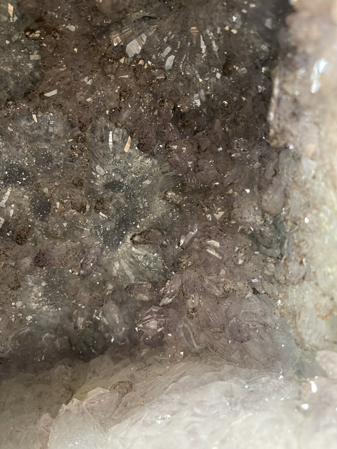 Sweet Heart 田芯精選異象 水晶洞 17.07kg 鱷魚骨幹原礦晶洞 共生鈦晶 晶體清透 大片太陽花結晶壁 火光佳 現貨 3