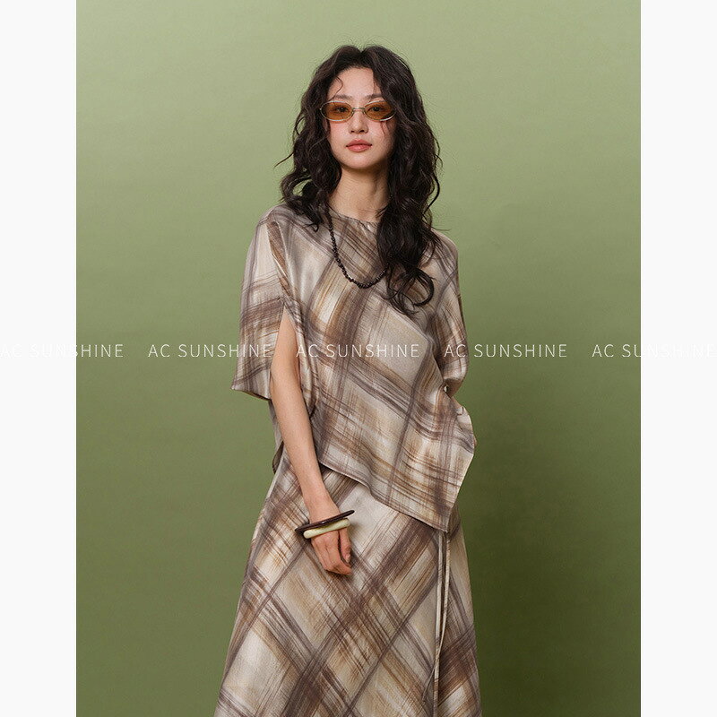 AC SUNSHINE鬆弛度假不規則削肩人絲暈染格紋印花T恤上衣女H19551#Hi, 貼心優衣家居#
