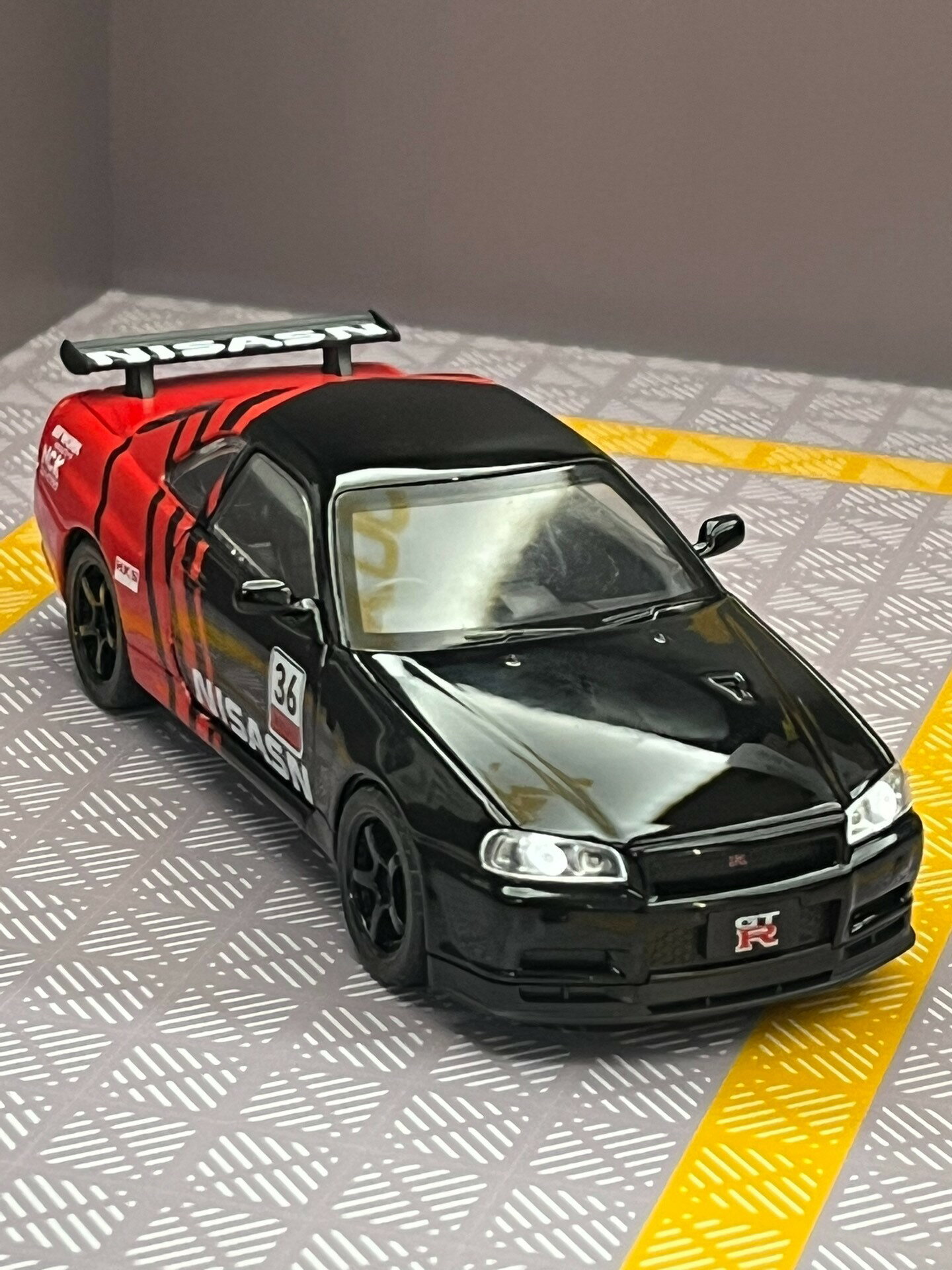 【全球優品匯】1:32金麗方GTR R34合金汽車模型 彩盒裝 功能，車門可開，前後車燈可亮，強勁後輪回力，按壓後輪有聲