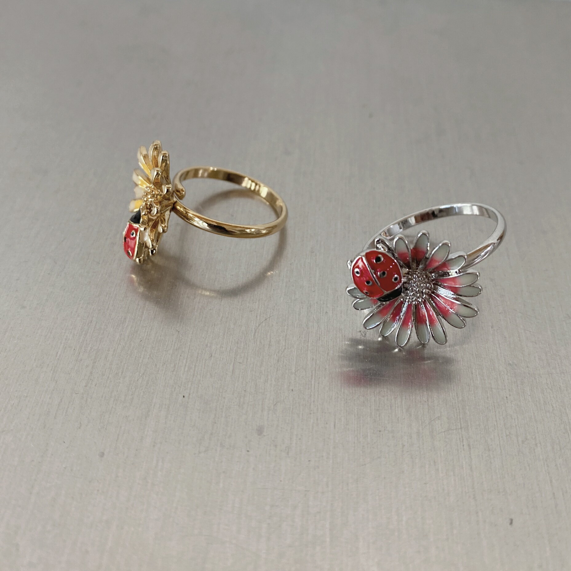 合金｜彩繪昆蟲花朵耳環｜金色