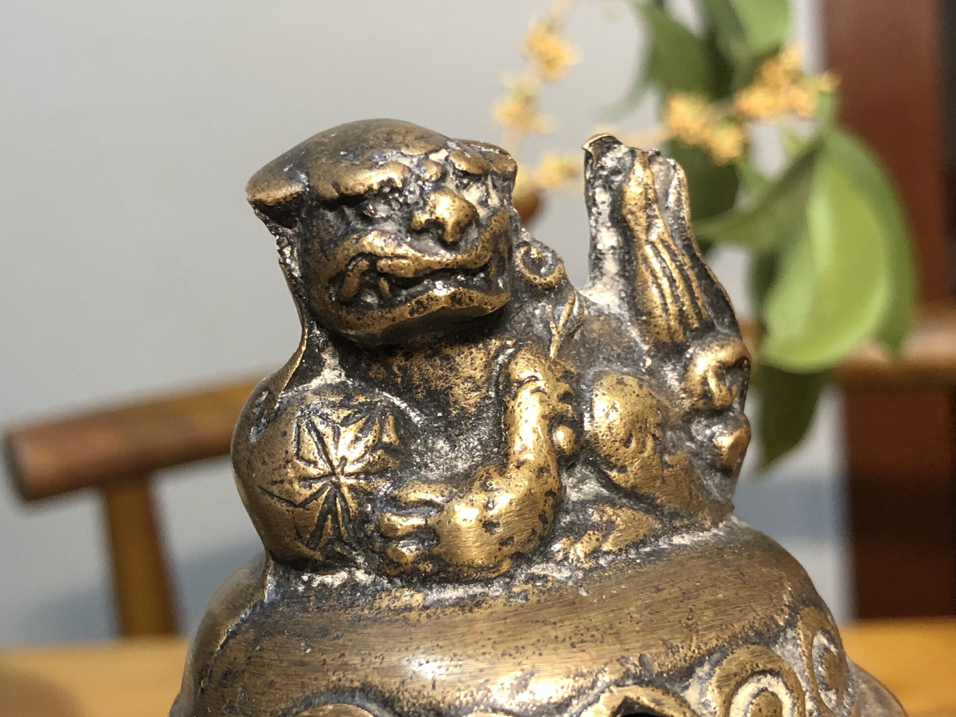日本中古回流昭和時候高崗純銅精雕獅子孔雀浮雕三足雙耳老銅香爐
