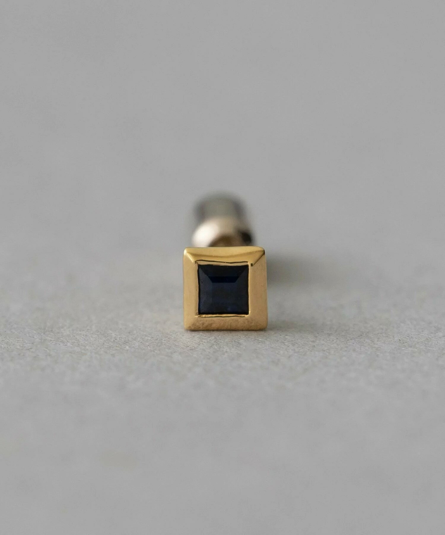 [bijoux] ete  K18YG 寶石方形單耳耳環 藍色/紅色  | 耳環 送禮 情人節 [Rakuten Fashion]