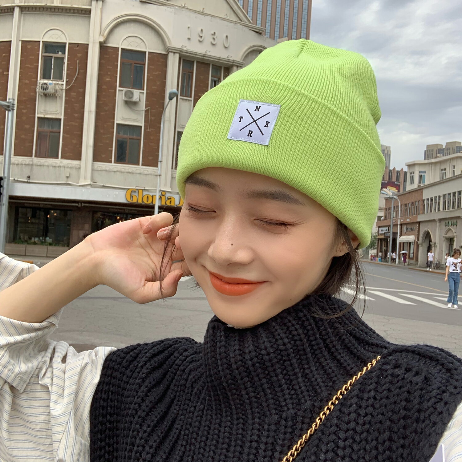 韓國學院風字母貼布毛線帽子女甜美可愛嫩綠針織帽瓜皮帽秋冬保暖1入