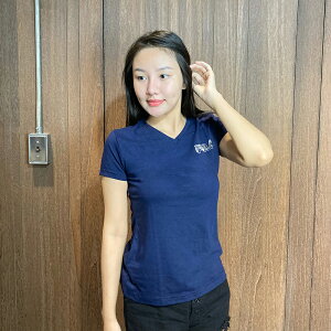 美國百分百【全新真品】 FILA 短袖 T恤 T-shirt 運動潮流 女 腰身 V領 logo 深藍 BF03