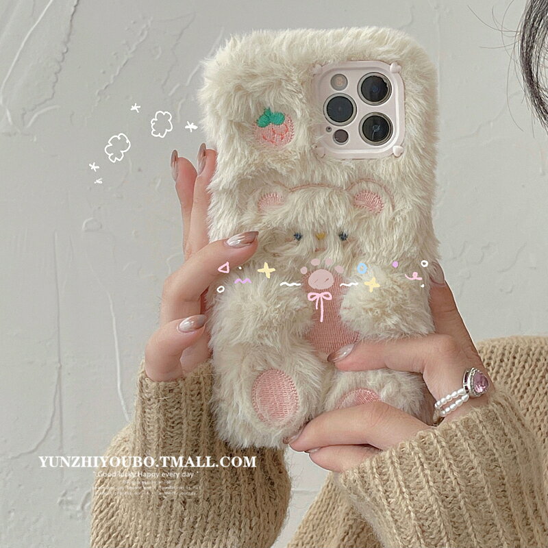 秋冬ins毛絨草莓小熊適用iphone13/12promax蘋果11手機殼iphonex軟殼xsmax可愛xr日韓8plus女款刺繡防摔套