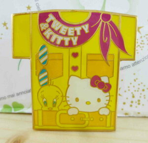 【震撼精品百貨】Hello Kitty 凱蒂貓 KITTY&TW徽章-黃 震撼日式精品百貨