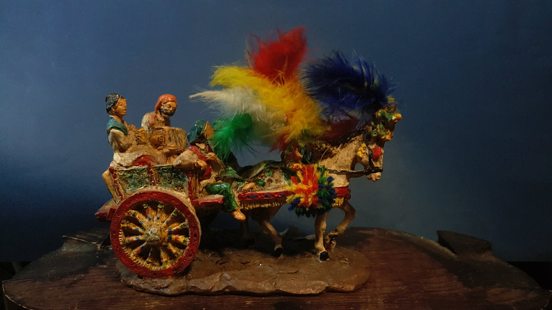 老樹脂雕塑擺飾 馬車上的流浪表演者