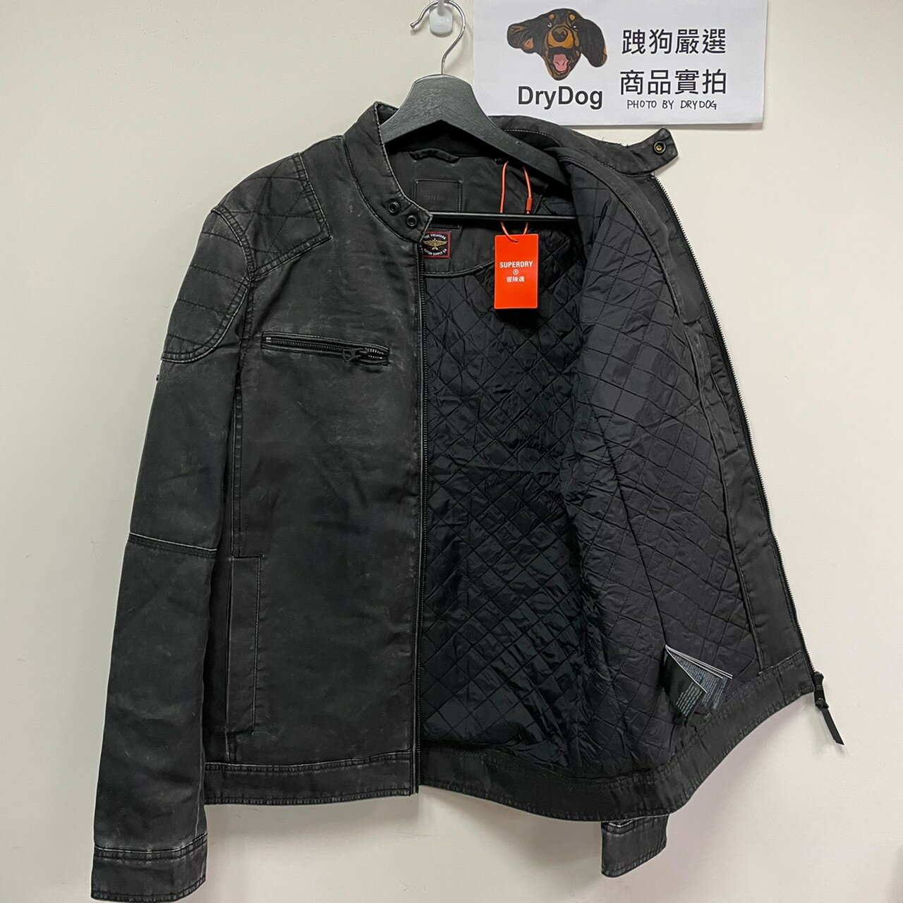 跩狗嚴選 超特價 3折 現貨M 代購 極度乾燥 Superdry 騎士夾克 Ottoman 立領 風衣 外套 復古仿舊黑色 肩膀縫線 輕便不厚重薄款 重機賽車勁裝