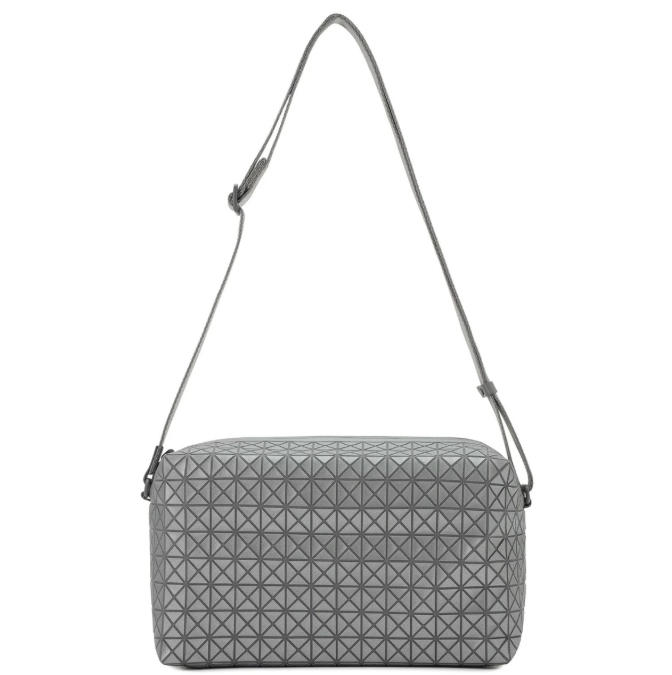 BAO BAO ISSEY MIYAKE 經典KURO系列方形單肩包小三角馬鞍斜背包 (2026新春夏限定色)現貨【 菲尼斯 國際精品 ★ 疊加現抵$1520 】