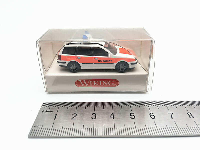 wiking 1/87 071062 Notarzt - VW Golf Variant 塑膠模型