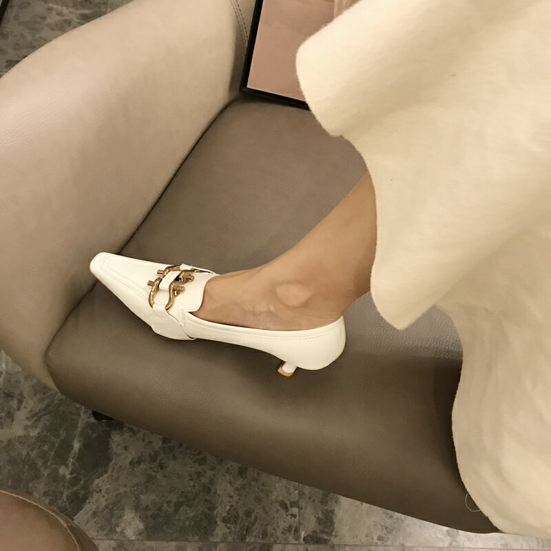 法式黑色白色小高跟鞋女2021年新款春季設計感小眾尖頭中細跟單鞋