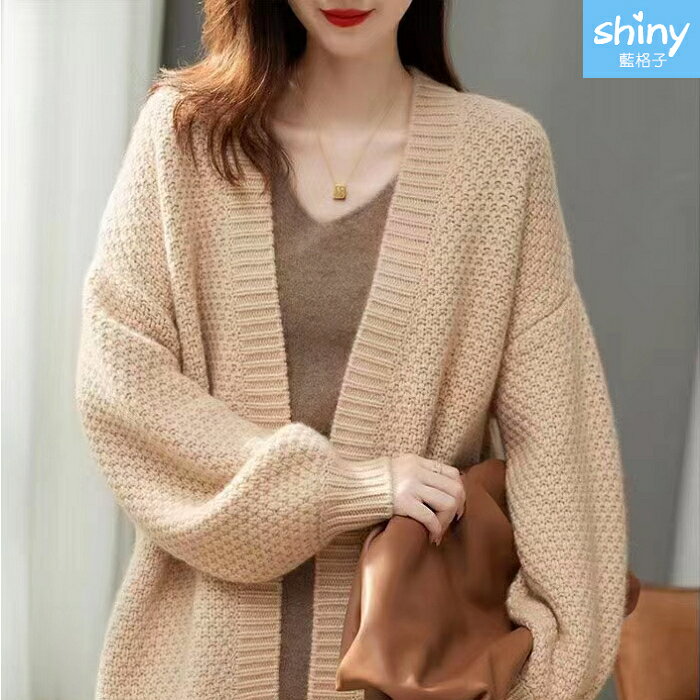 溫暖呈現．百搭純色無扣寬鬆中長款針織毛衣外套-shiny藍格子【V3895】