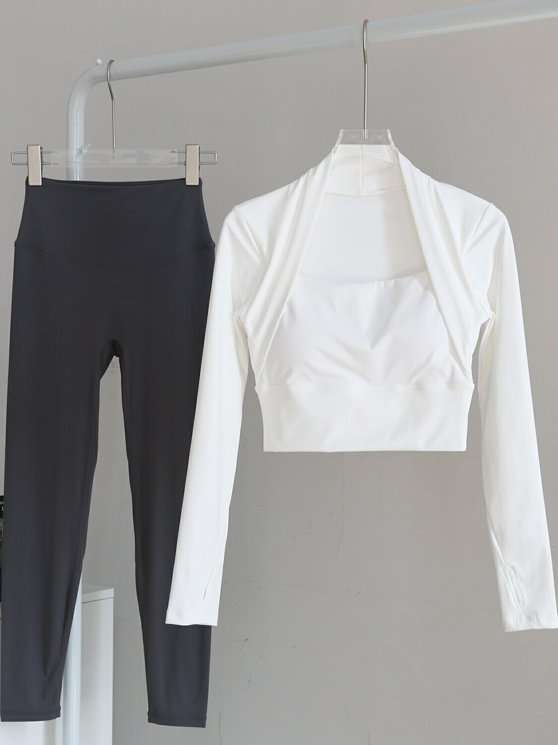 雲感披肩帶胸墊假兩件健身服裸感運動上衣U型減震瑜伽服健身套裝