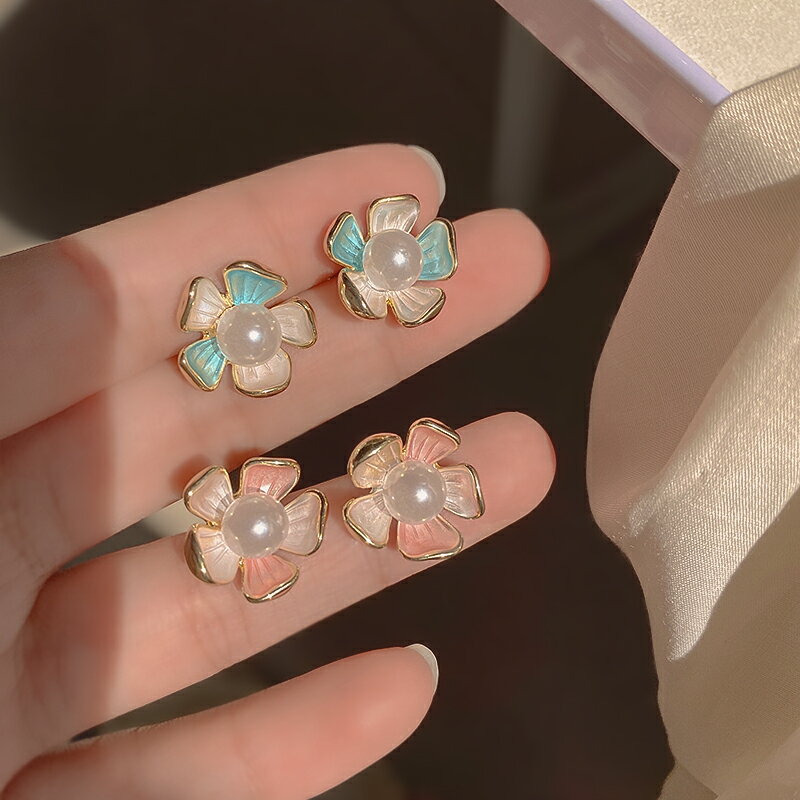 甜美珍珠花朵耳釘女網紅個性高級感耳飾年新款潮小眾設計耳環