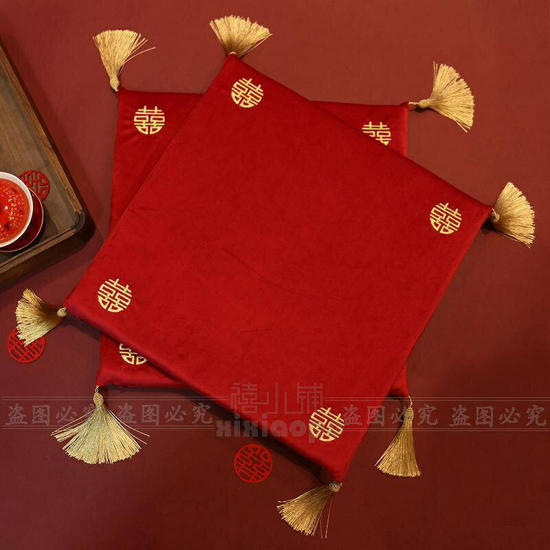 結婚用品婚慶酒紅色刺繡喜字抱枕跪墊一對沙發靠枕婚房裝飾佈置