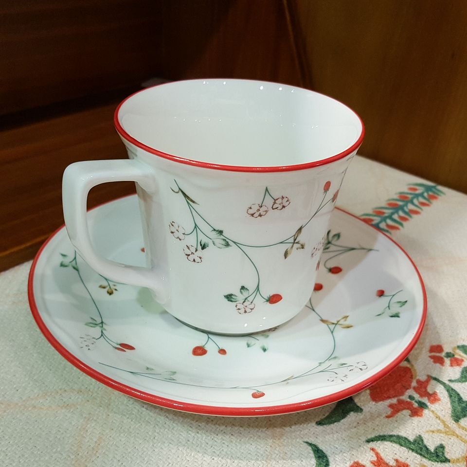 草莓鄉村風杯盤組