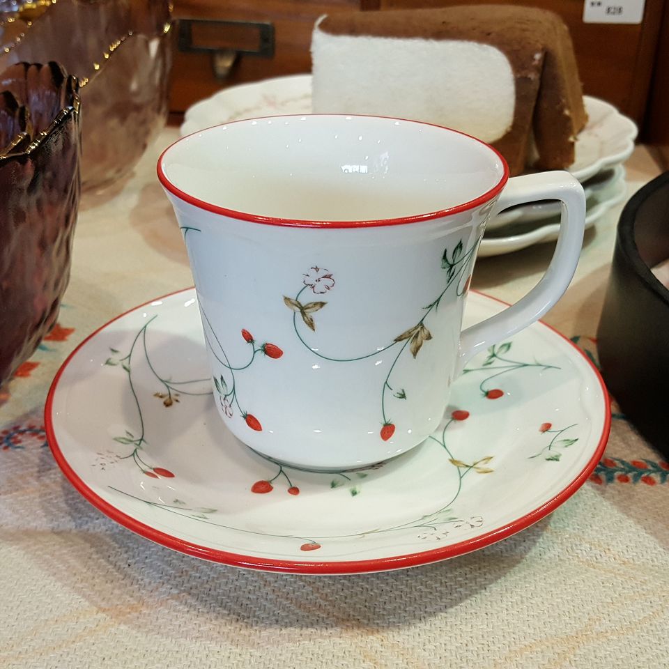 草莓鄉村風杯盤組 1