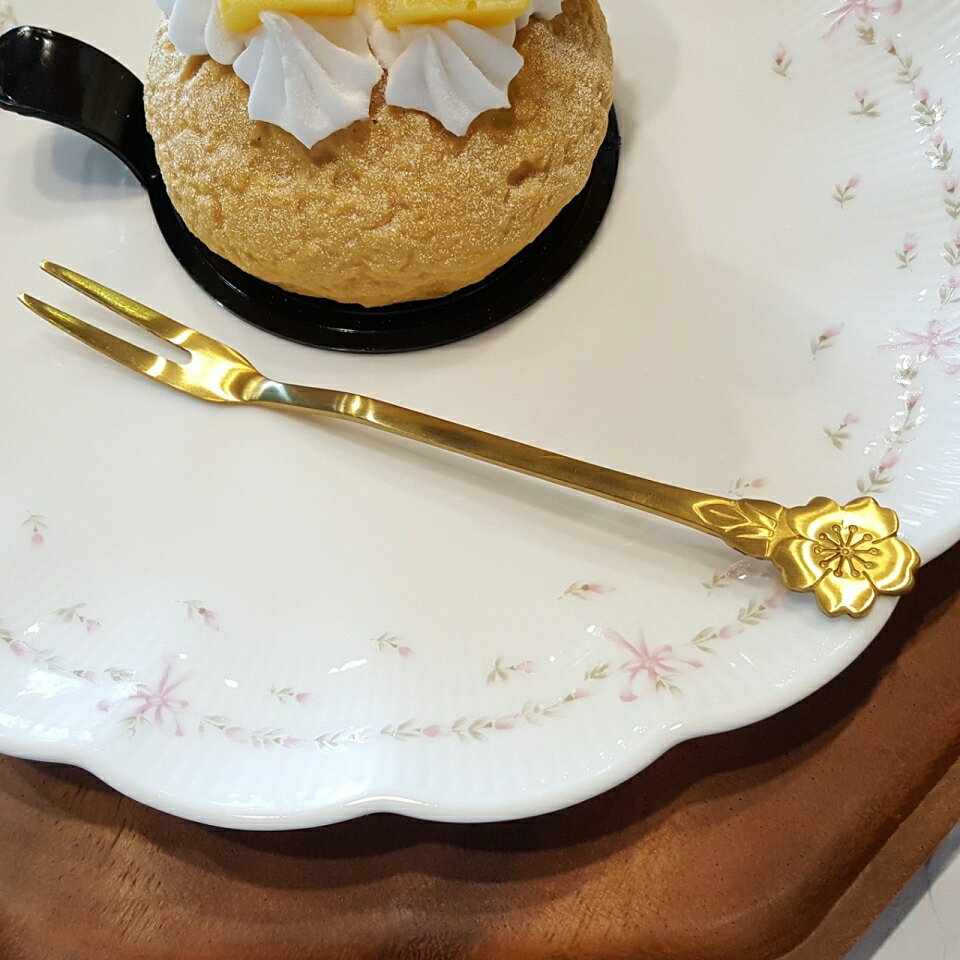 金色櫻花叉