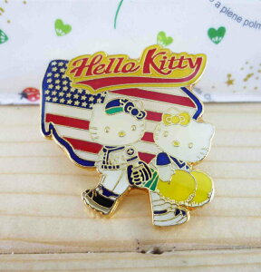 【震撼精品百貨】Hello Kitty 凱蒂貓 KITTY造型徽章-美國職棒 震撼日式精品百貨