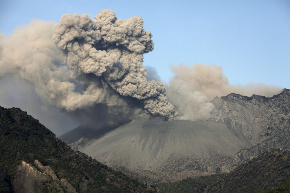 Posterazzi: April 8 2012 - Sakurajima volcano erupting Ash cloud rising ...