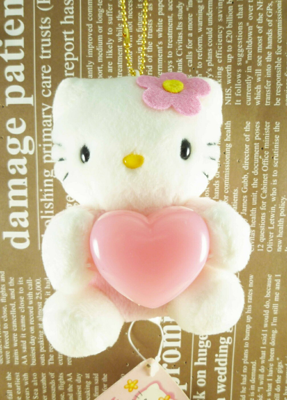 【震撼精品百貨】Hello Kitty 凱蒂貓~日本SANRIO三麗鷗 KITTY絨毛娃娃吊飾-愛心粉*08731
