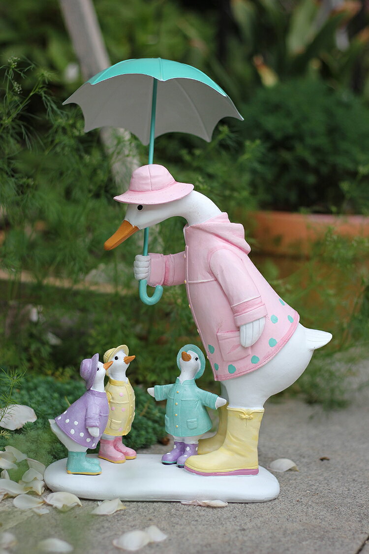 出口外貿撐傘鴨子一家白鵝動物雕塑田園ins風樹脂花園裝飾品擺件