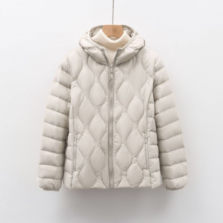 女士90絨輕薄羽絨服連帽波浪紋羽絨外套 M~3XL【24-25-82335-26】ibella 艾貝拉
