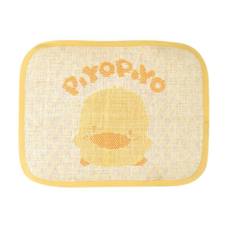 PiYo黃色小鴨-嬰幼兒亞草枕蓆(810522) 附鬆緊帶，可與各式嬰兒枕搭配。