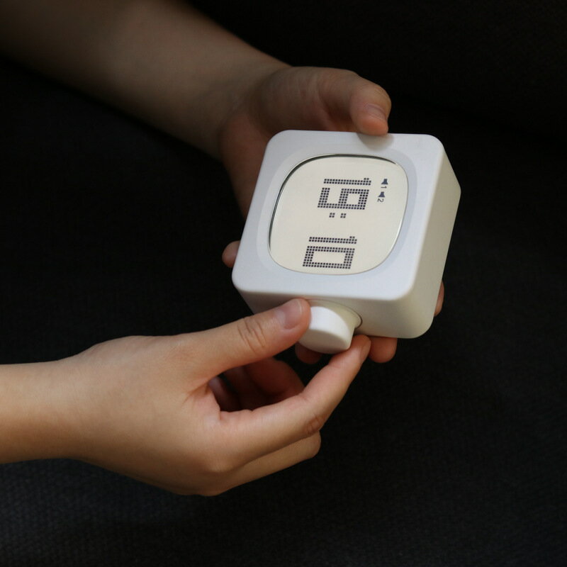 方塊鬧鐘學生用電子智慧時鐘靜音床頭夜光迷你充電臥室兒童小鬧鐘
