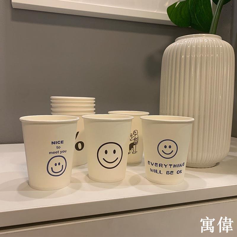 一次性杯 茶杯 水杯 杯子 免洗紙杯 家用紙杯 冷熱杯 派對杯 ins風可愛笑臉格子一次性杯子家用水杯加厚紙杯子咖啡杯商