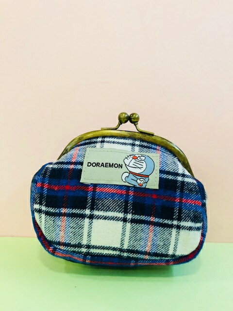【震撼精品百貨】Doraemon 哆啦A夢 珠扣包-藍白格 震撼日式精品百貨