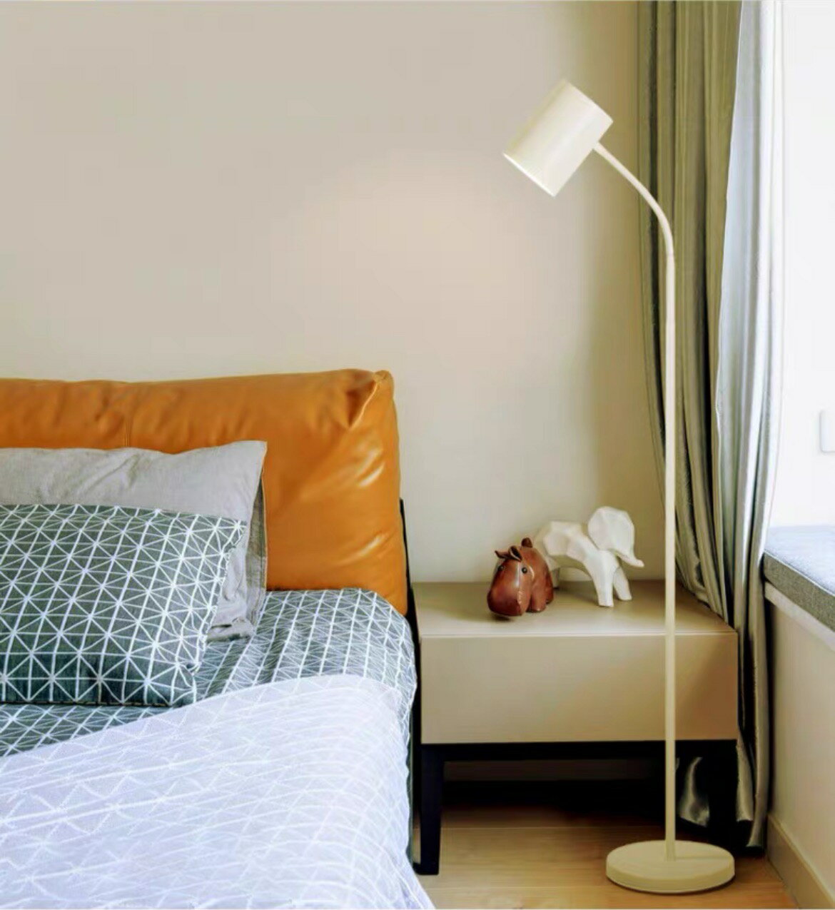 PHILIPS 飛利浦靈欣落地燈 沙發燈 簡約立式檯燈 落地燈 E27 110-220V 1