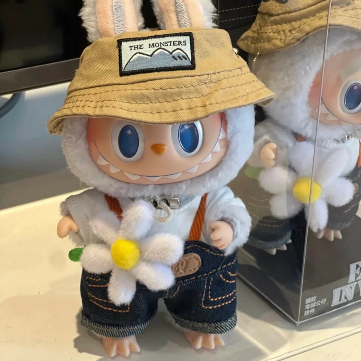 Labubu 拉布布 潮玩公仔 毛絨玩偶 收藏擺件 台灣出貨春天野拉布布在家搪膠毛絨高品質泡泡瑪特潮玩公仔