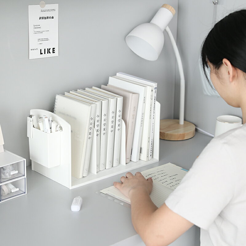 桌面書立宿舍學生創意簡易書本收納分隔架書靠【不二雜貨】