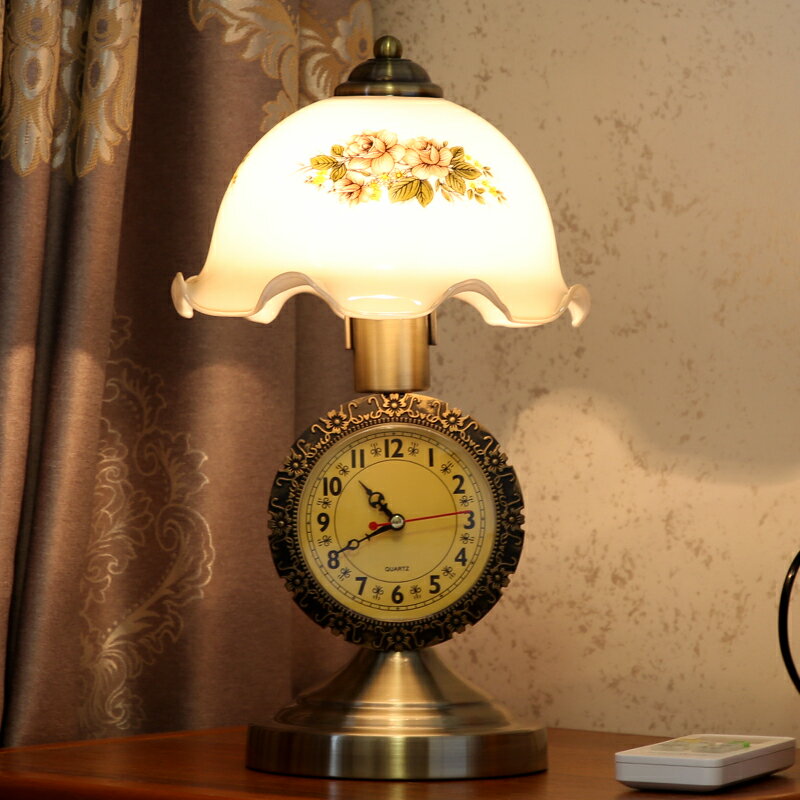 歐式仿古臥室床頭燈美式懷舊中國風客廳書房燈可調光奢華鐘表臺燈
