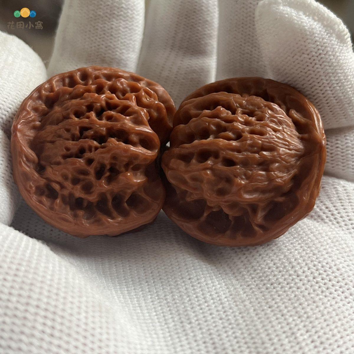 文玩核桃 官帽眼鏡蛇聚寶盆 47x35x42mm文玩核桃 官帽眼鏡蛇聚寶盆