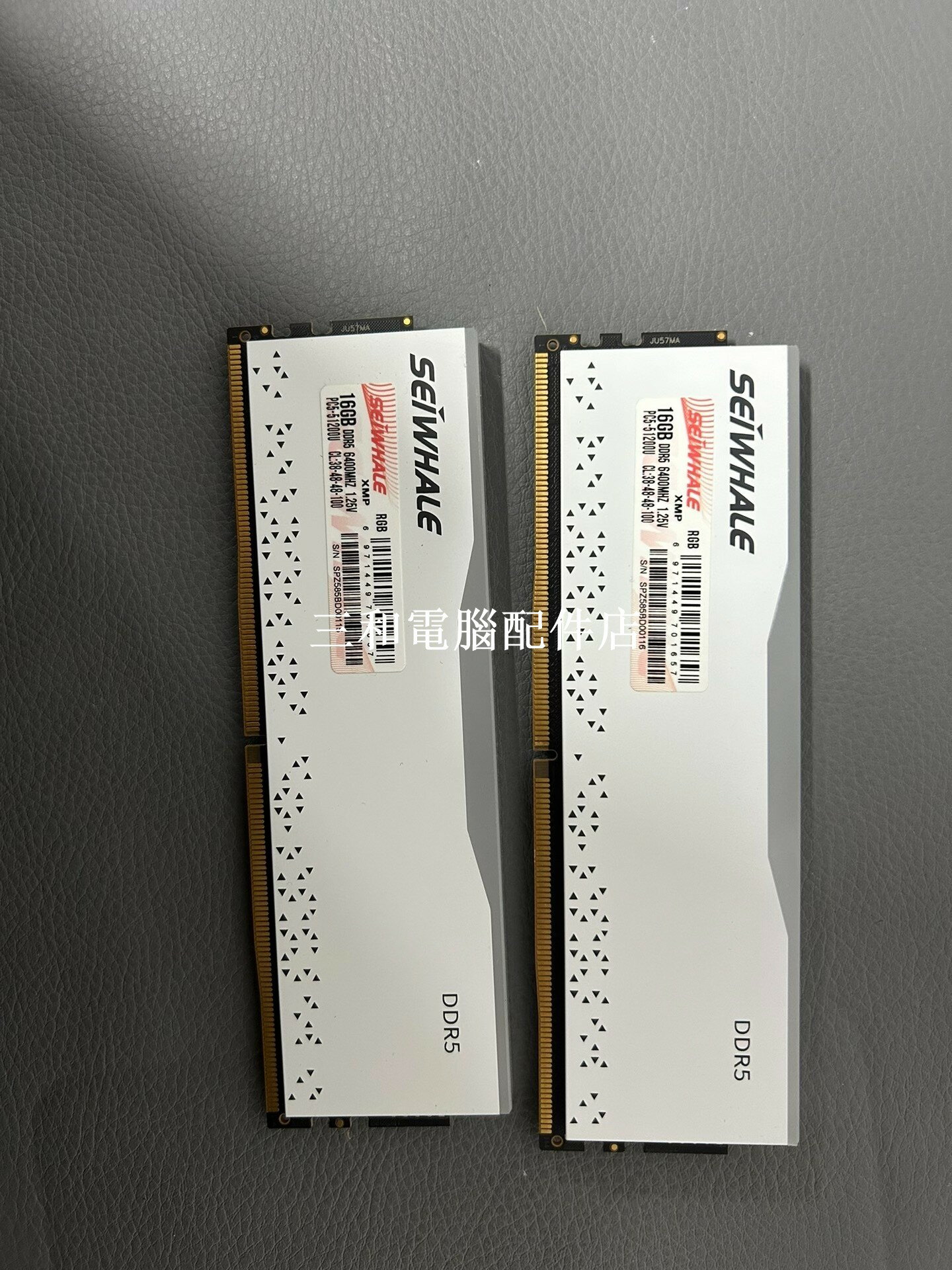 梟鯨 16G 6400*2 32G套 D5 內存條 白色 RGB 燈效 支援 5 代 主機板 無瑕升級拆機記憶體