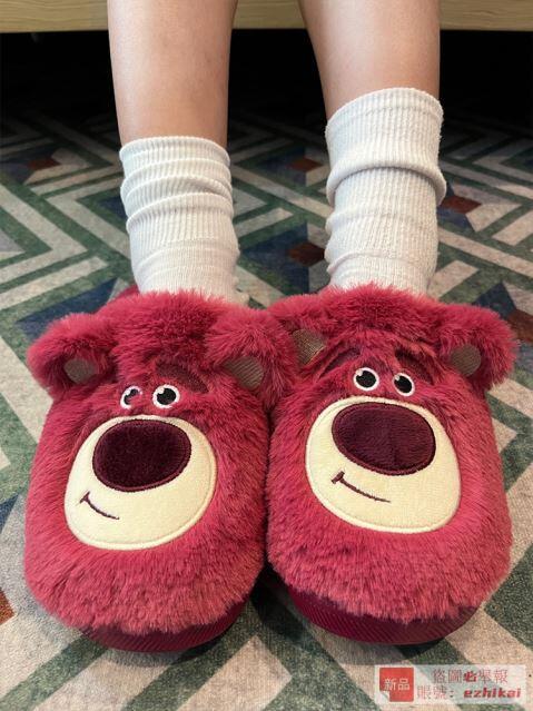 日韓時尚潮流迪士尼正版授權草莓熊公仔毛絨玩具家居拖鞋可愛情侶抱枕玩偶女孩