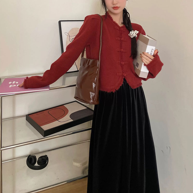 ANNAS 過年戰袍 中國風紅色上衣 紅色旗袍上衣 紅色毛衣 新年 大紅色 喜氣 過年穿搭 龍年毛衣外套 盤扣流蘇 3